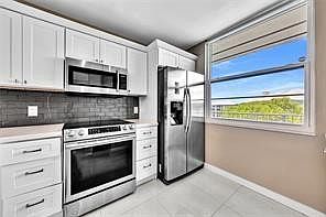 4th image of 1520 Whitehall Drive #405
