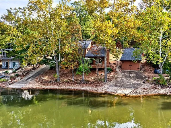 141 Fallen Oak Cir, Sunrise Beach, MO 65079
