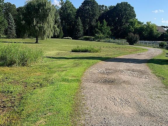 3rd image of 48000 8 Mile Rd