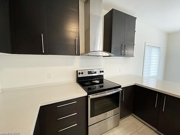 3rd image of 2579 Sheffield Blvd #21