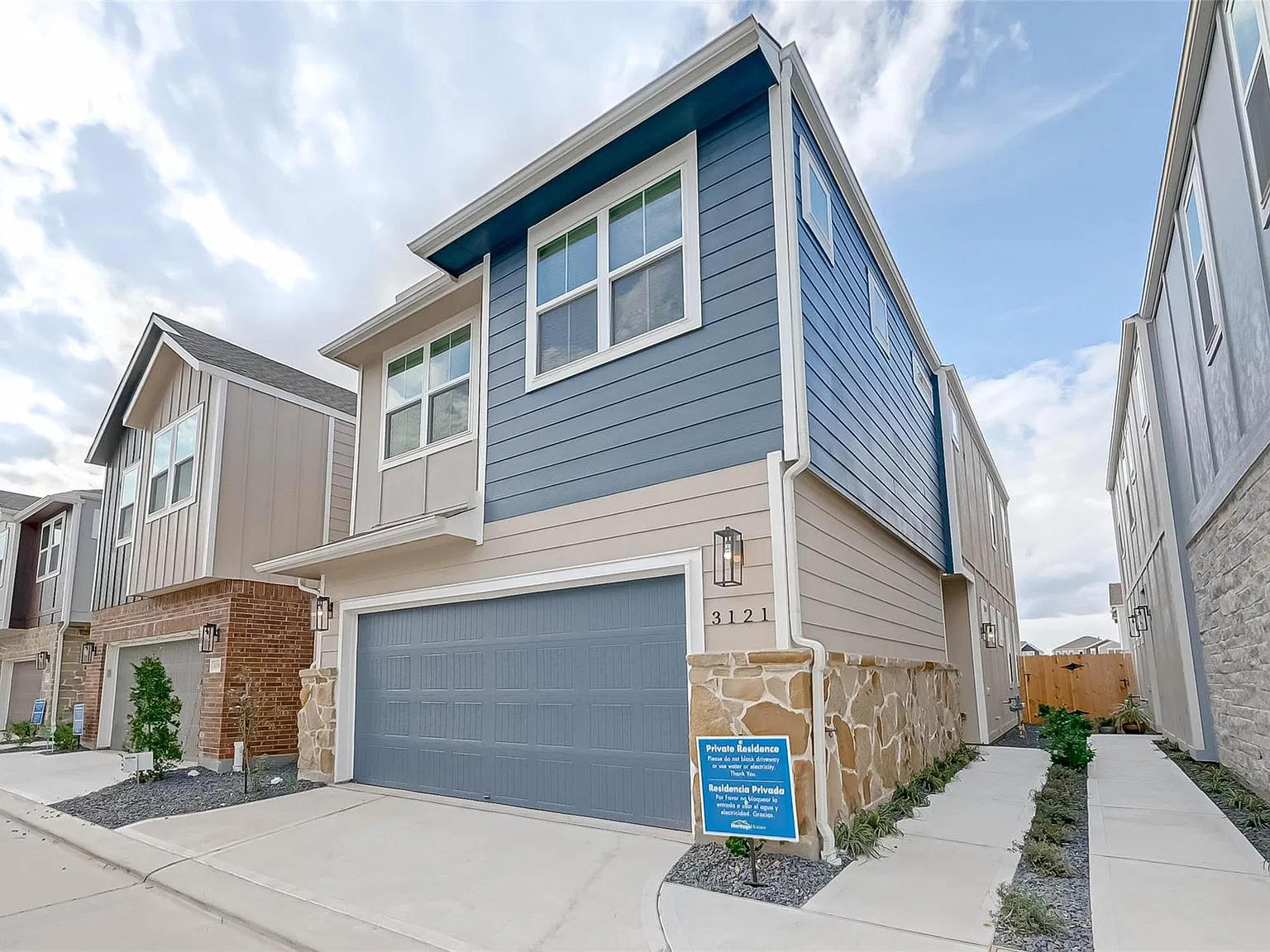 3 bed, 2.5 bath, 1650 sqft, $2,400 — Photo 2