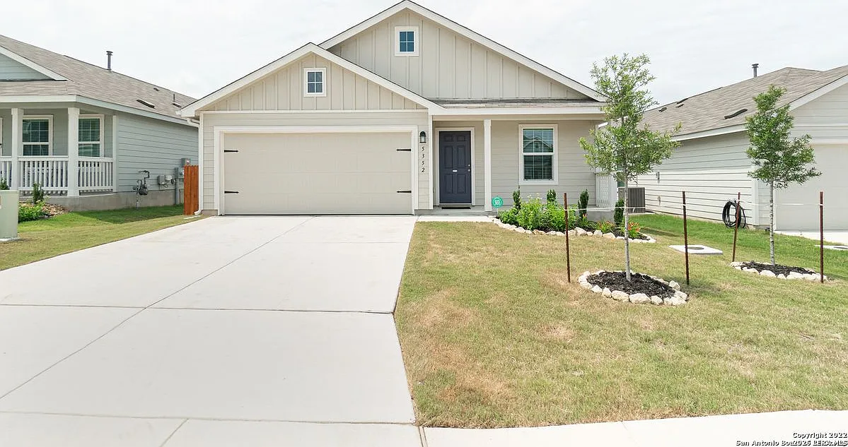 3 bed, 2.0 bath, 1464 sqft, $2,000 — Photo 1
