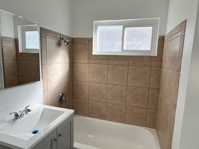 1909 W Myrtle St #1 — Photo 7