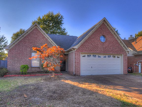 2nd image of 2211 Lake Springs Ln