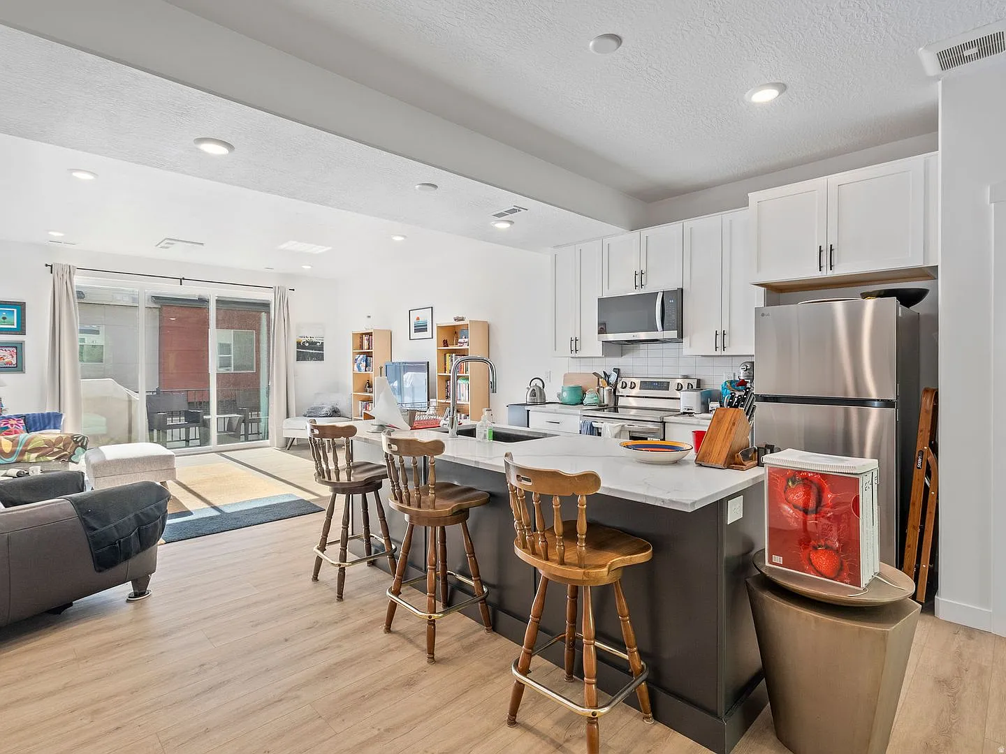 Stunning 2 Bed 2.5 Bath Townhome in Millcreek! — Photo 3
