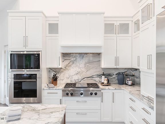 5th image of 671 VASQUEZ Road