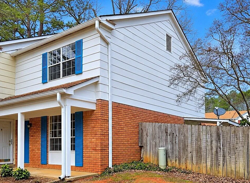 2597 Stratford Ln