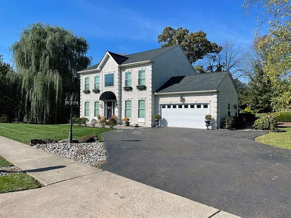 1087 Overlook Dr, Pottstown, PA 19464