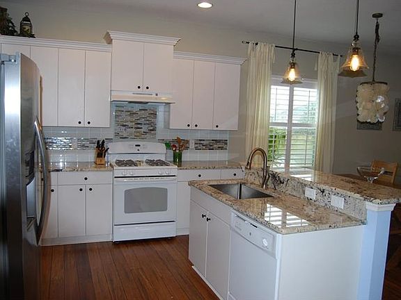 3rd image of 11945 Forest Park Cir