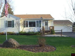209 Holly Ln, Janesville, MN 56048