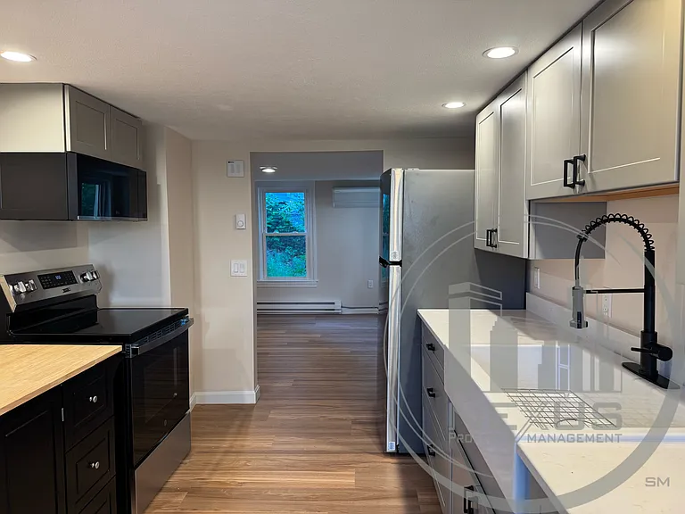24 Alston Pl #B — Photo 2