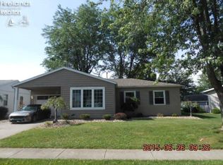 6 Hillcrest Dr, Willard, OH 44890