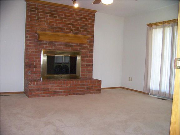 3rd image of 1173 McConnell Dr