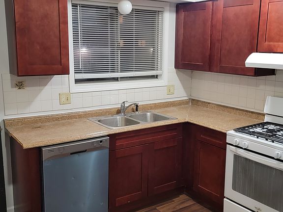 5th image of 3440 Salem Walk #B1