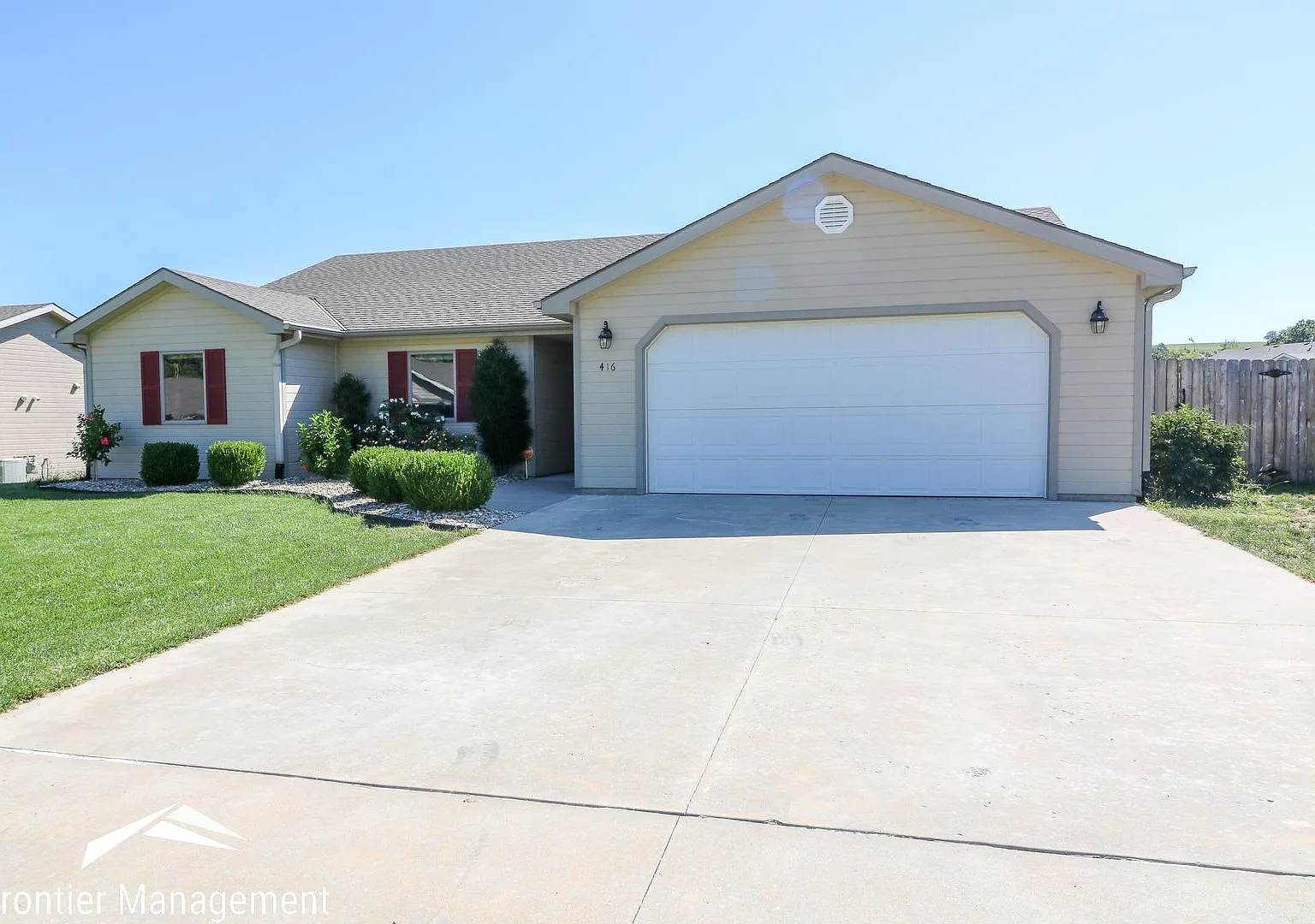 Beautiful 3 Bedroom Home In Great MHK Neighborhood! — Photo 2