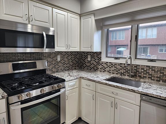 2nd image of 19 Braemar Ct #19