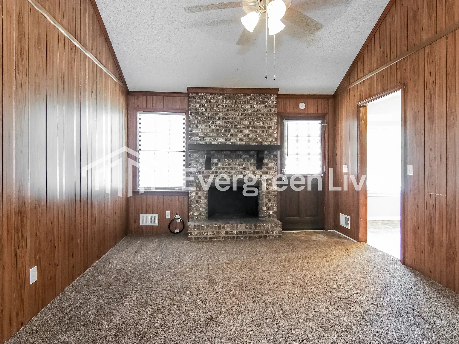 3 bed, 2.0 bath, 1155 sqft, $1,545 — Photo 2