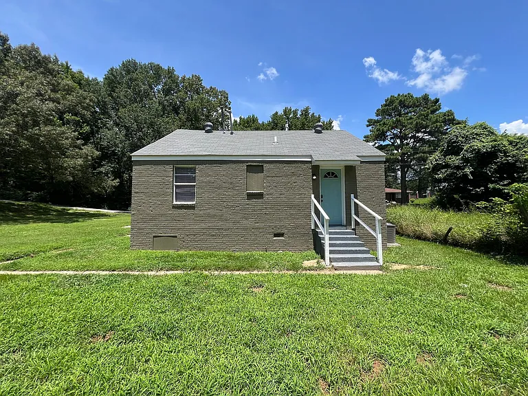 385 George Rd — Photo 3