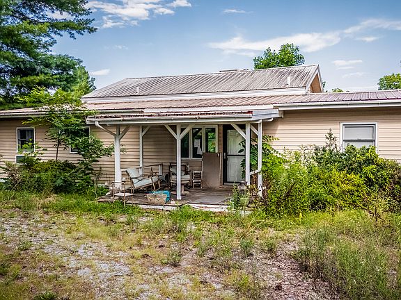 2nd image of 2017 Stanford Rd