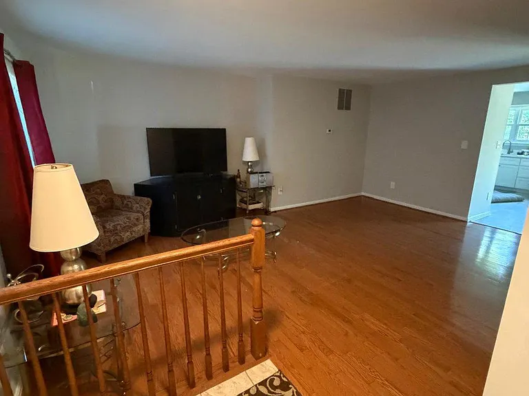 111 Connery Ter SW — Photo 6