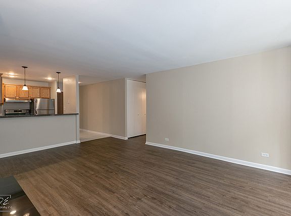 4th image of 5820 Oakwood Dr Unit 1H