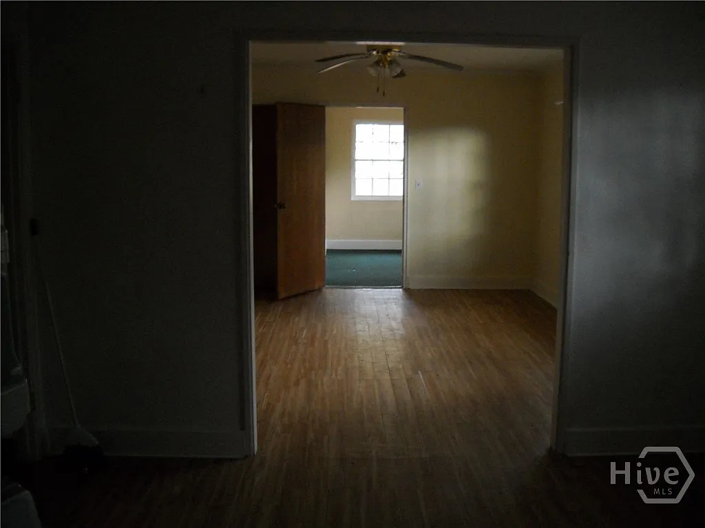 3 bed, 1.0 bath, 1300 sqft, $1,800 — Photo 4
