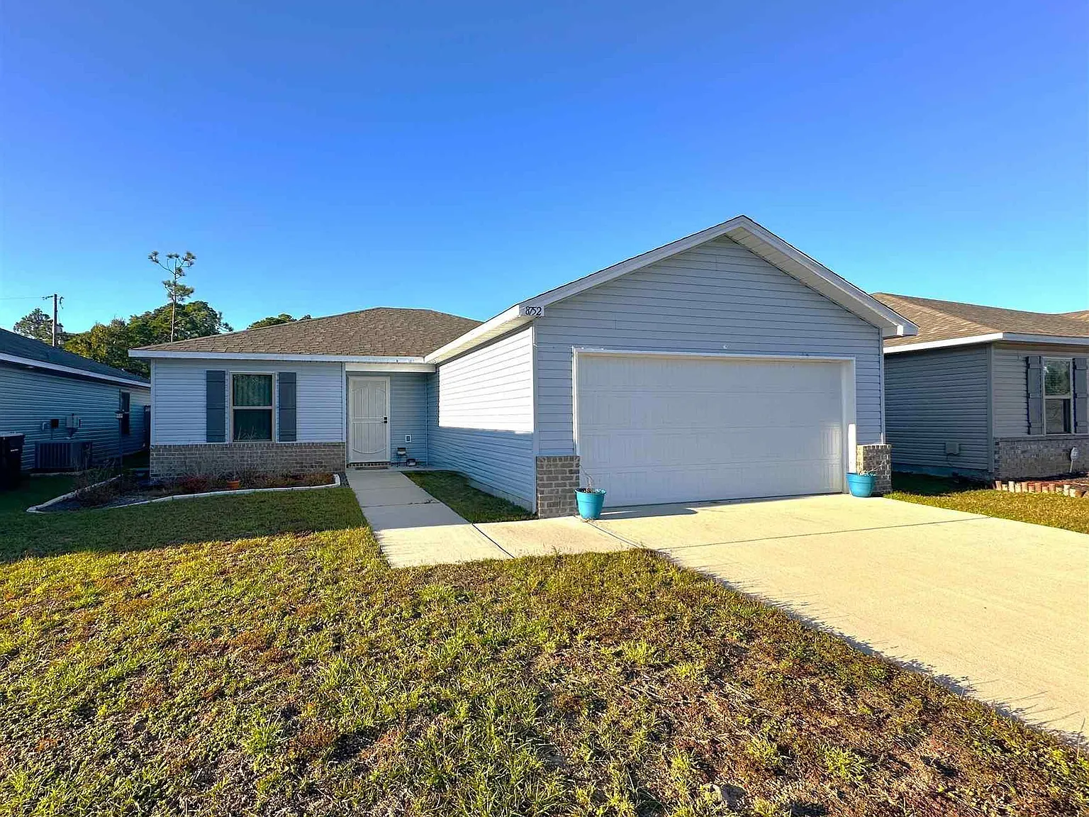 3 bed, 1319 sqft, $1,700 — Photo 1