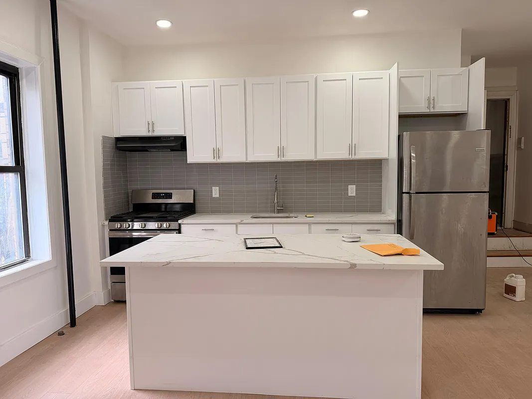 601 Central Avenue 1