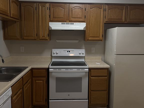 3rd image of 696 Tyner St Unit 33