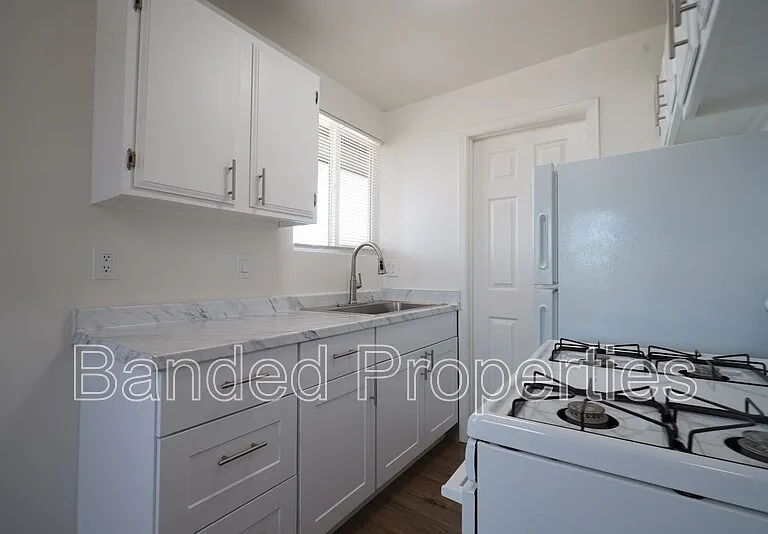 376 W 700 N #B — Photo 2