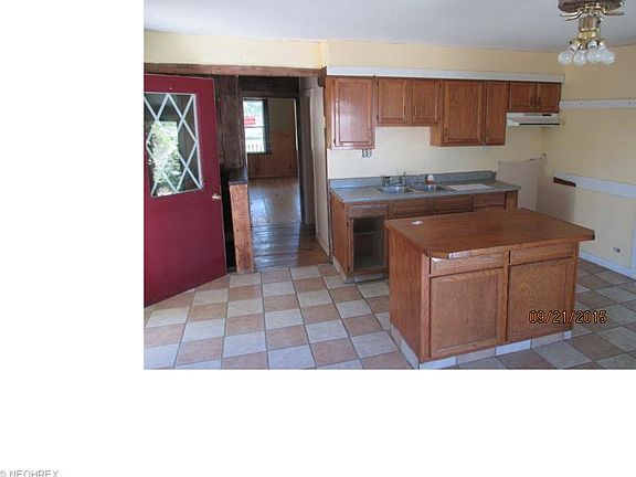 2nd image of 224 Johns St