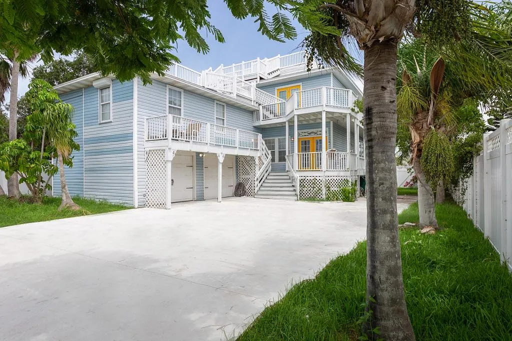 14602 Villa Maria Isabel — Photo 1
