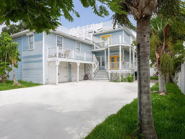 14602 Villa Maria Isabel — Photo 1