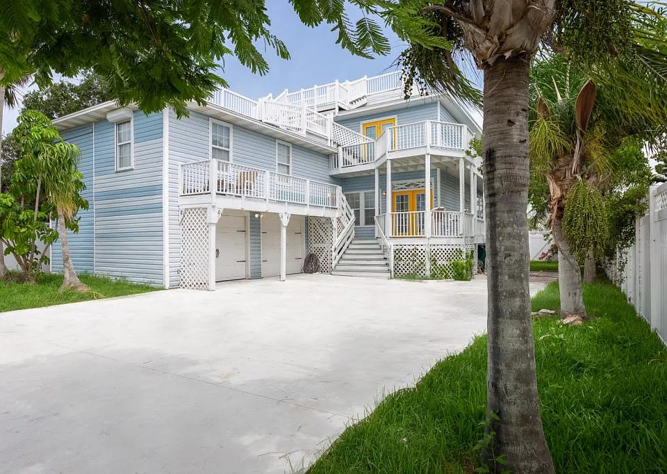 14602 Villa Maria Isabel