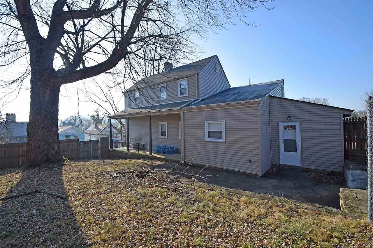 32 Parkview Ave photo 1