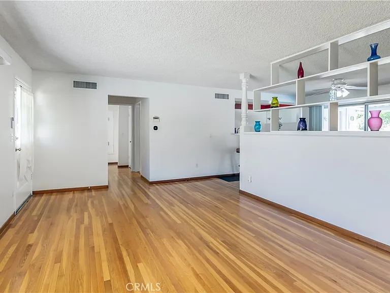 11543 Swinton Ave — Photo 5