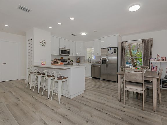 5th image of 367 Buttonwood Shores Dr
