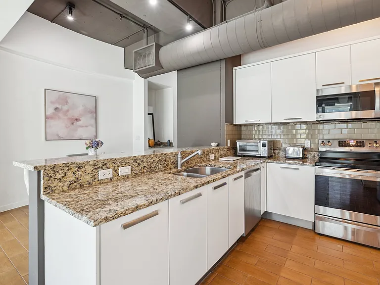 1 E Lexington Ave #302 — Photo 5