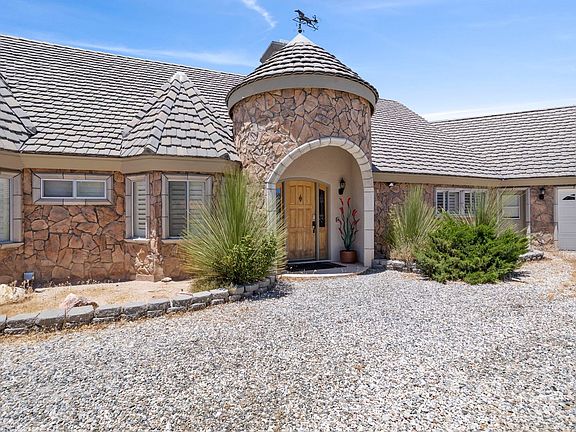 3rd image of 58788 Carmelita Ct