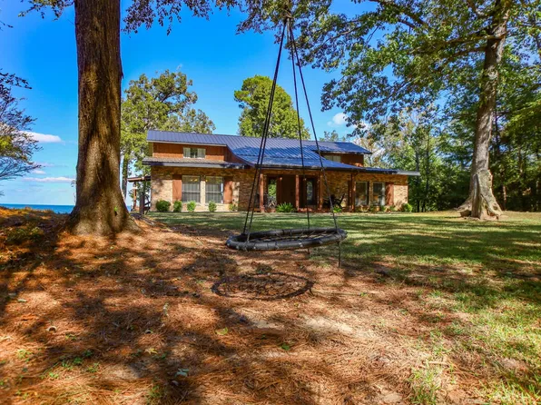 169 Cheyenne St, Zavalla, TX 75980