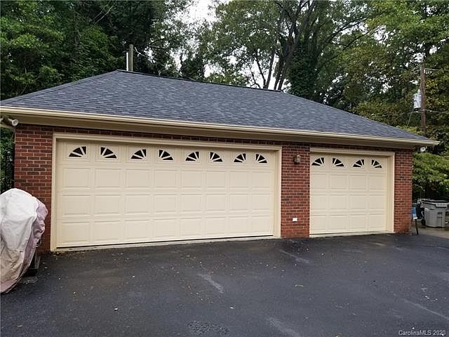 2nd image of 2600 Armstrong Cir
