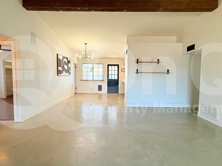 1222 W 13th St — Photo 4