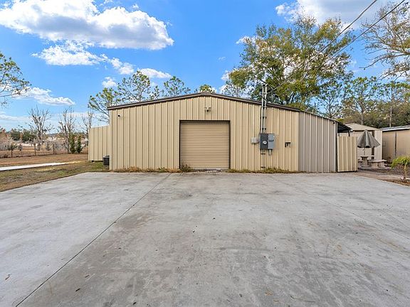 3rd image of 1035 W Wheeler Rd