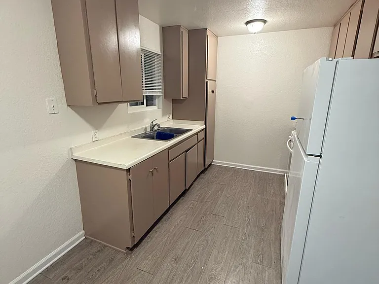 840 Grand Ave #4 — Photo 1