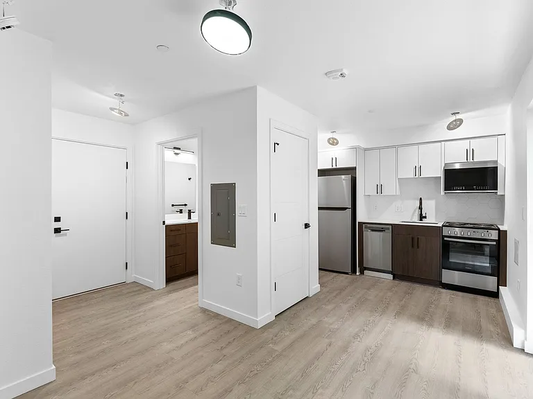 **4 Weeks Free Rent Upon Move In** | New Construction - Minutes From Downtown Pdx — Photo 1