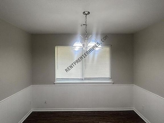 5th image of 900 S 27th St