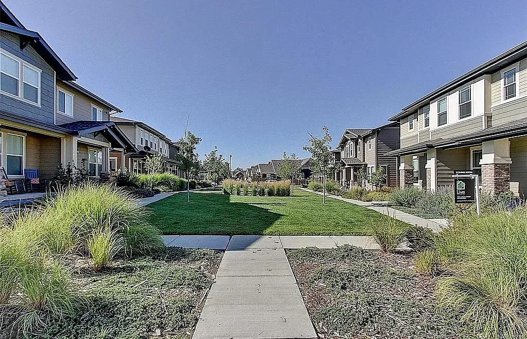 4 bed, 3.5 bath, 2429 sqft, $3,900 — Photo 3