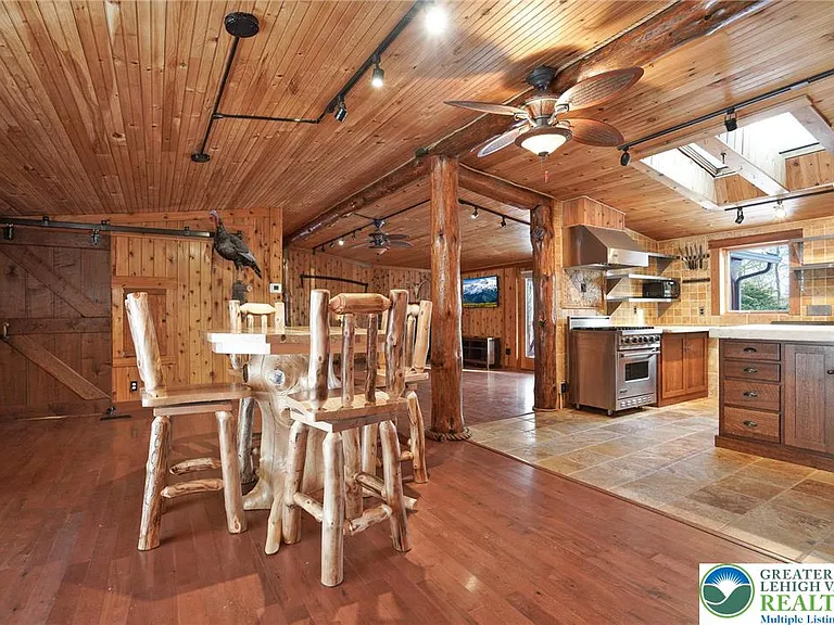 371 Green Tree Dr — Photo 13