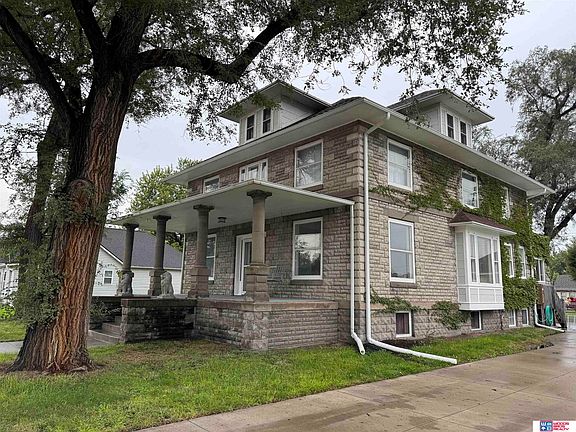 2nd image of 605 4th St