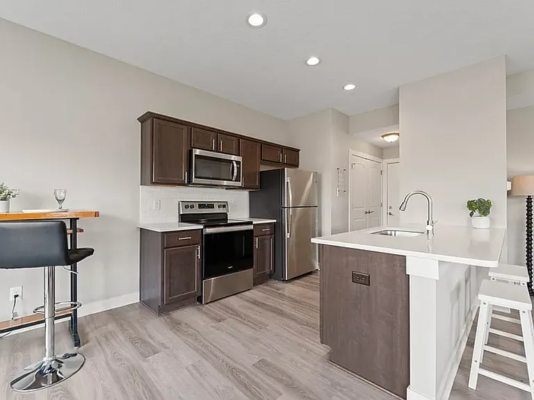 900 Kinney Cir NE — Photo 5